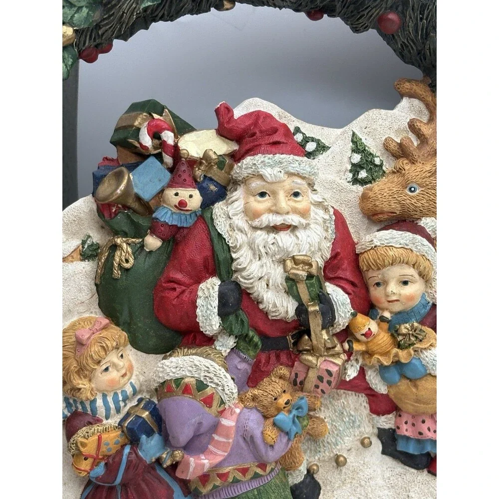Vintage 12” Santa Wall Plaque Christmas Resin Wreath Kids Toys Taiwan